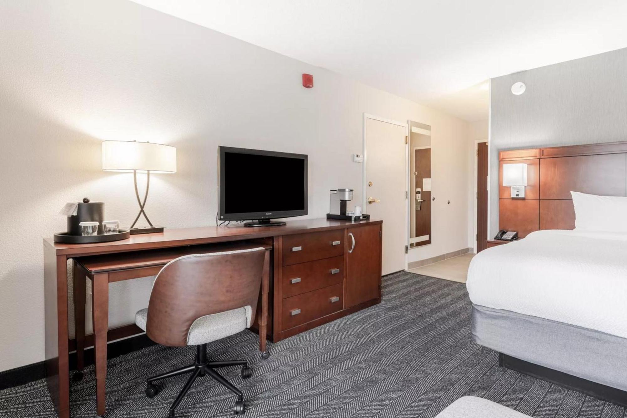 Courtyard Burlington Hotel Williston