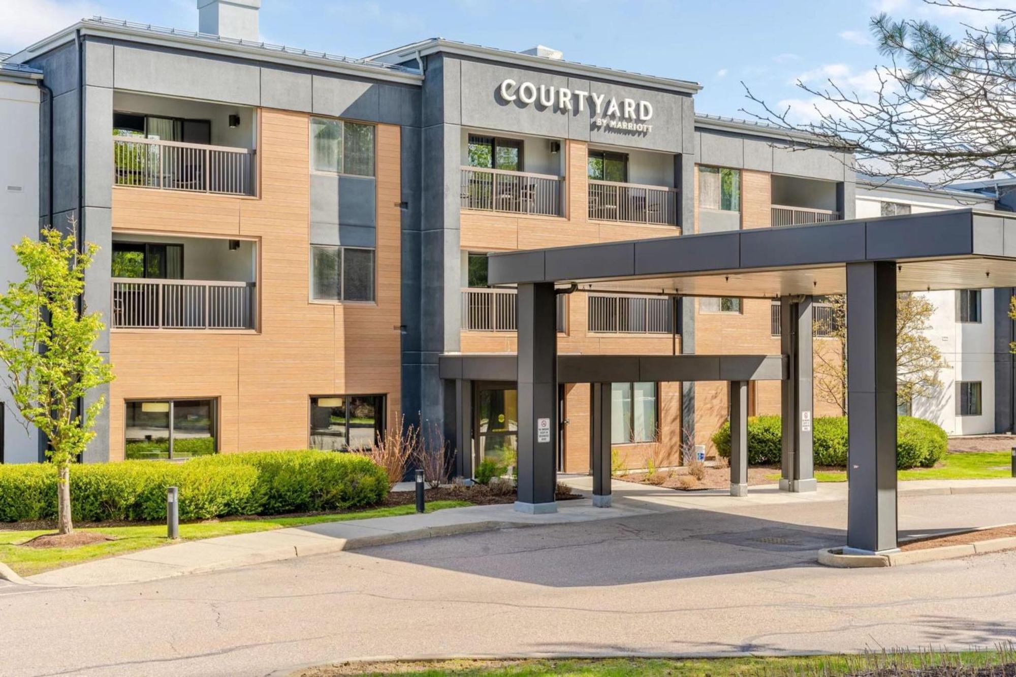 Courtyard Burlington Hotel