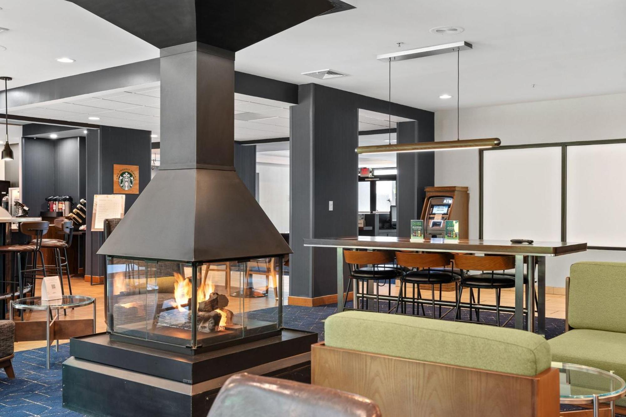 Hotel Courtyard Burlington 3*
