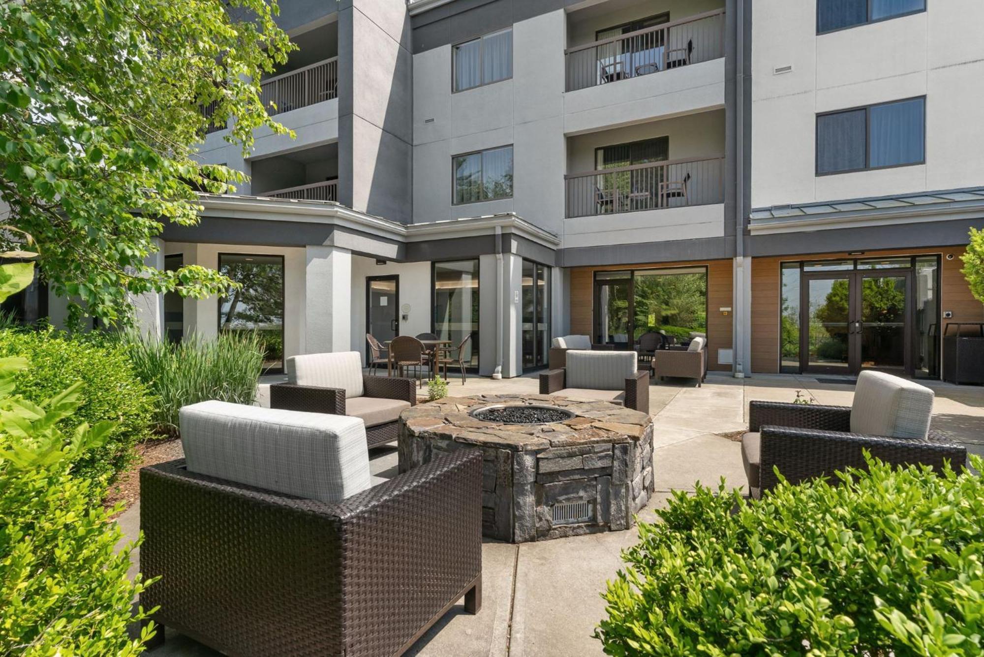 Hotel Courtyard Burlington