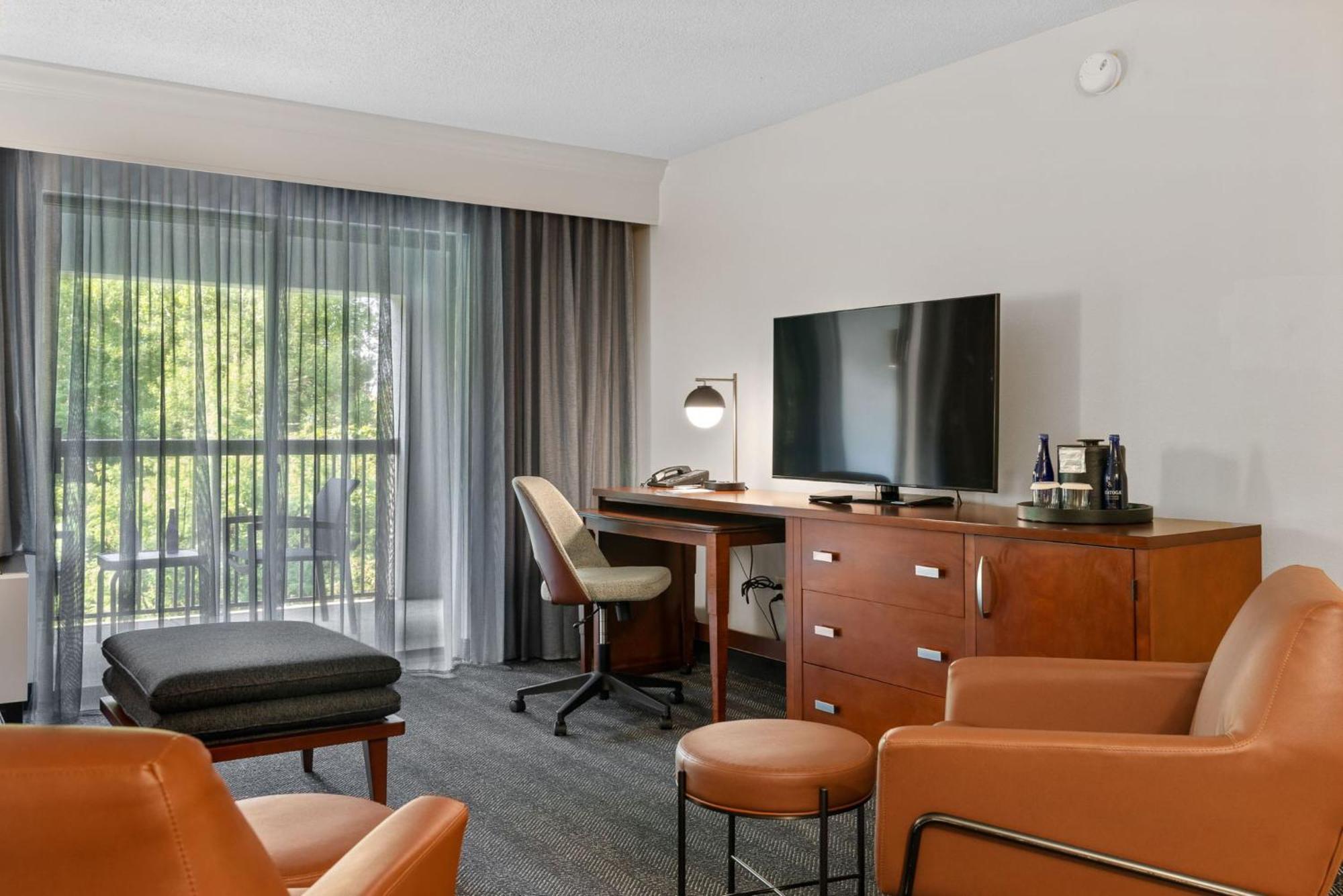 Courtyard Burlington Hotel 3*