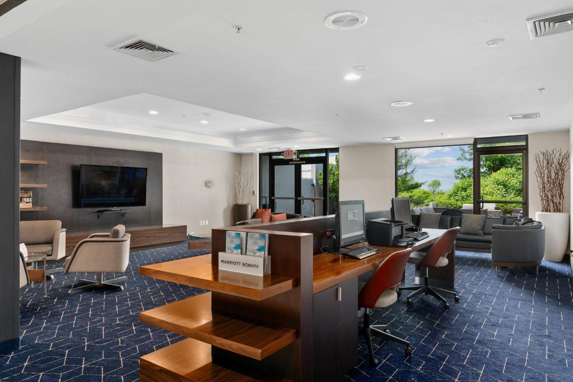 Hotel Courtyard Burlington 3*