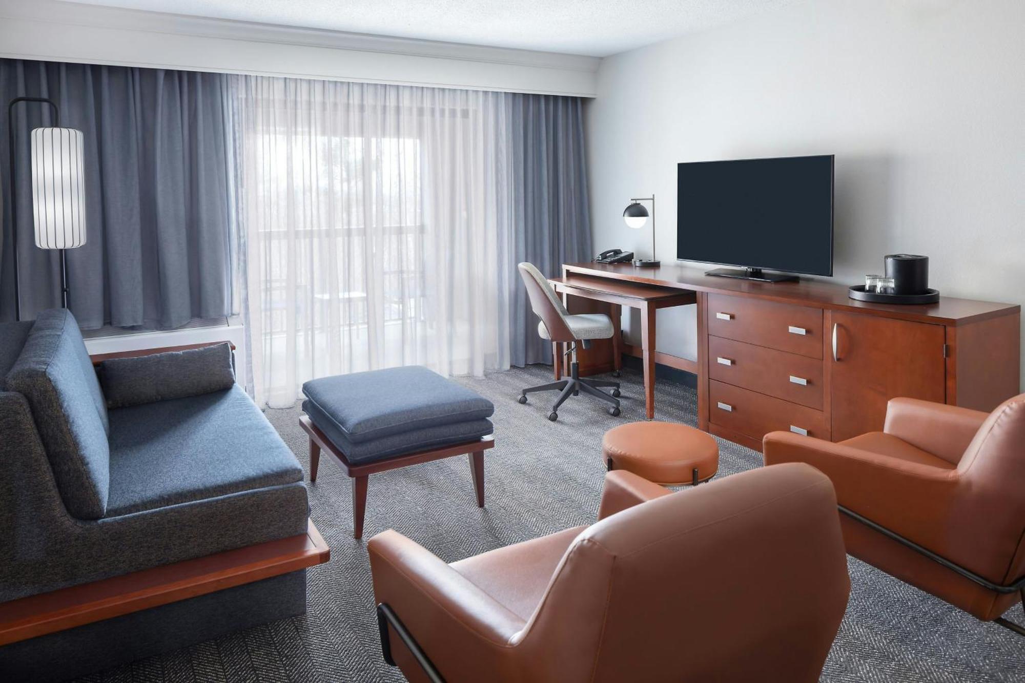 Hotel Courtyard Burlington 3*